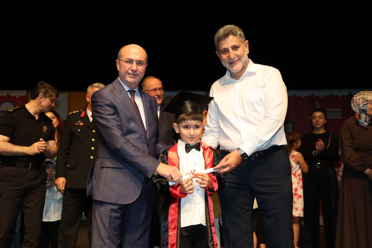 SOBE Sahnede! Konya’da öğrencilerin gösterileri mezuniyetle taçlandı 3